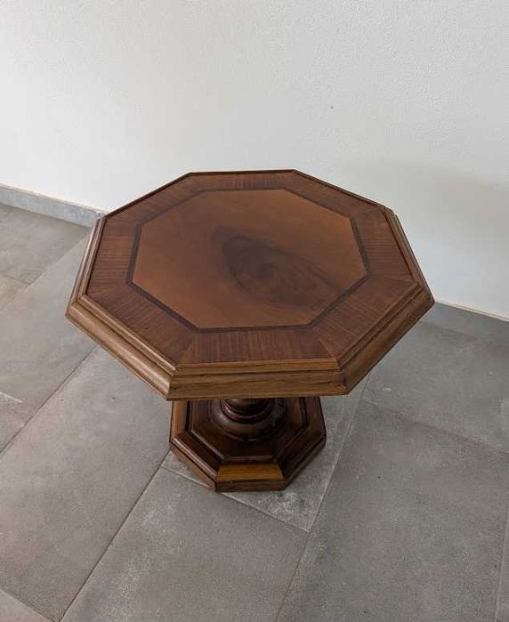 Mesa de apoio / centro em madeira maciça – Estilo clássico (Em Óbidos)