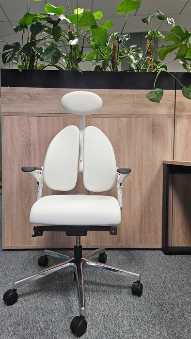 Fotel biurowy Nowy Styl Xenium Duo Back biały z zagłówkiem (70 szt.)