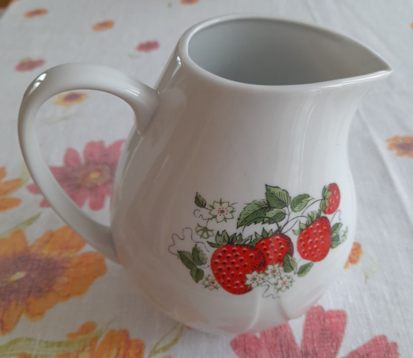 Dzbanek z truskawką kolekcja Chodzież