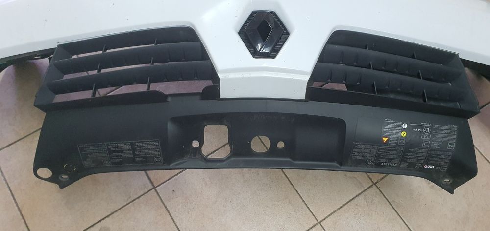 Renault clio parachoques