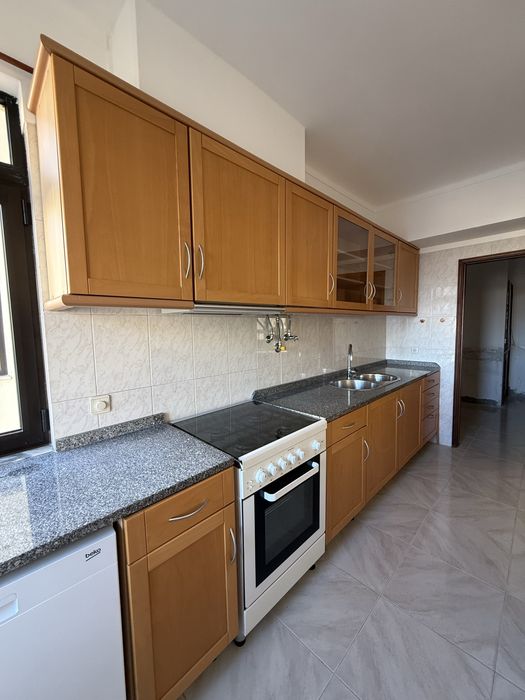 Cozinha Completa em Faia com Bancada em Granito | Como Nova