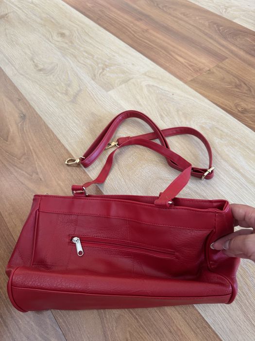 Женская,новая красная сумка .