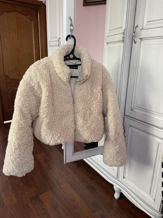 Куртка Zara.