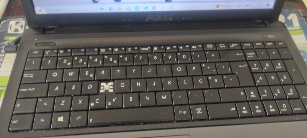 Portátil asus, como  nas fotos. Foi trocado o teclado.  Segue com  w10