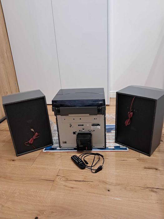 Gramofon z Magnetofonem i kolumnami
