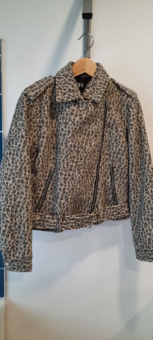 Blusão Zara com estampado animal print
