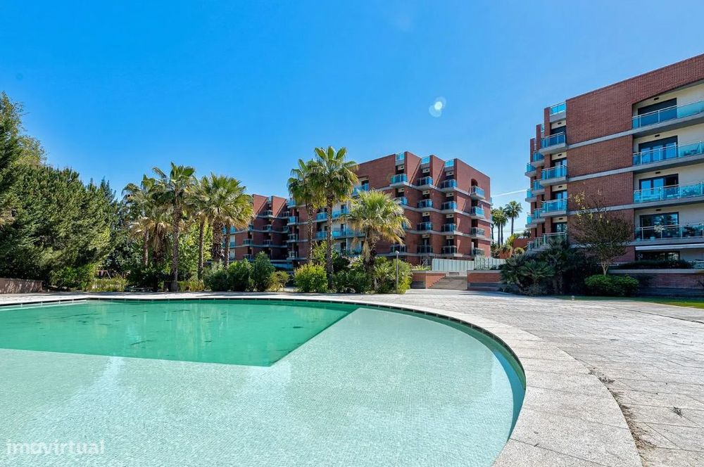 T2 Apartment with 155 m², Omnia 4, Terrace and Swimming Pool, 15 Minutes from Lisbon