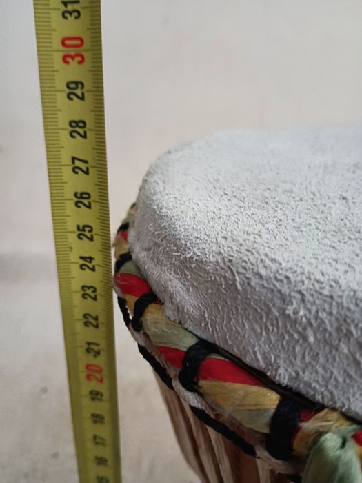 Djembē / tambor africano, medidas:
 27/18cm