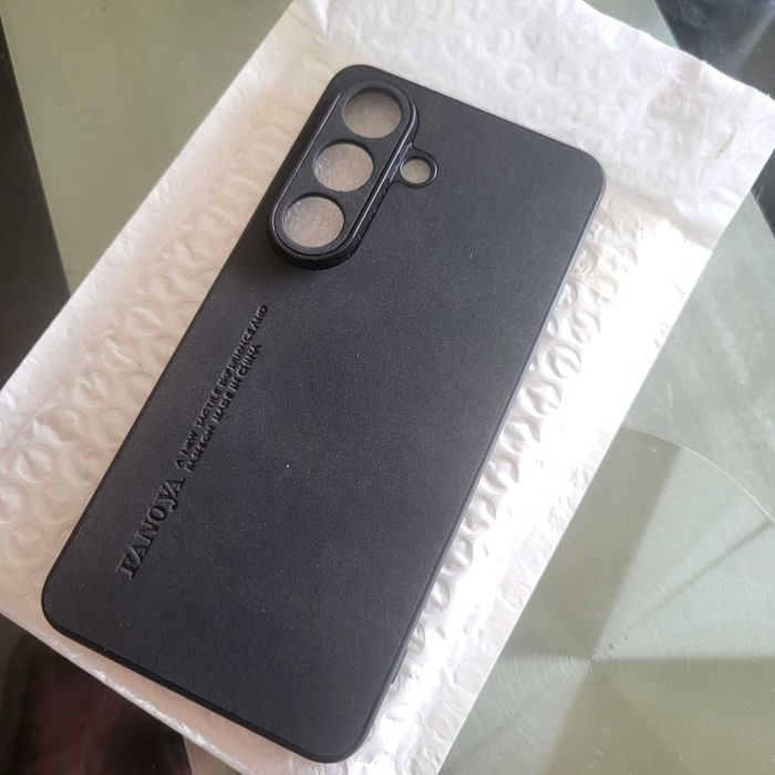 Samsung S26 Case Preta NOVA ( modelo mais pequeno )