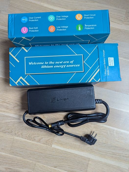 Зарядний пристрій 30A для батарей LiFePO4 4S 8S Li-ion 3S 4S 6S 7S