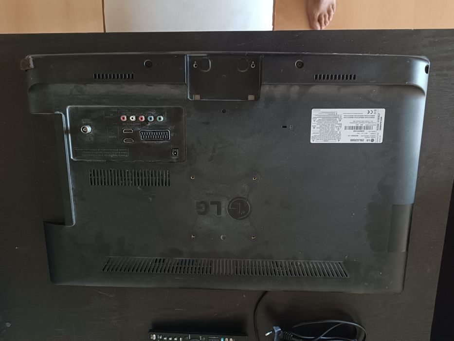 Tv led LG  (avariada)com alimentação e comando