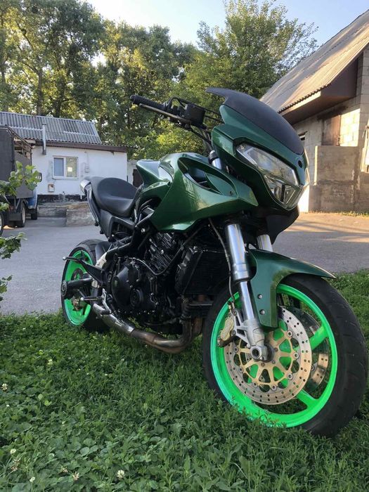 Benelli tre 1130k Triumph 1050