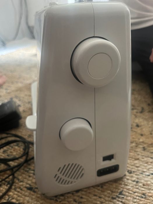 Maszyna do szycia Minerva M832B – używana, w dobrym stanie, 300 zł