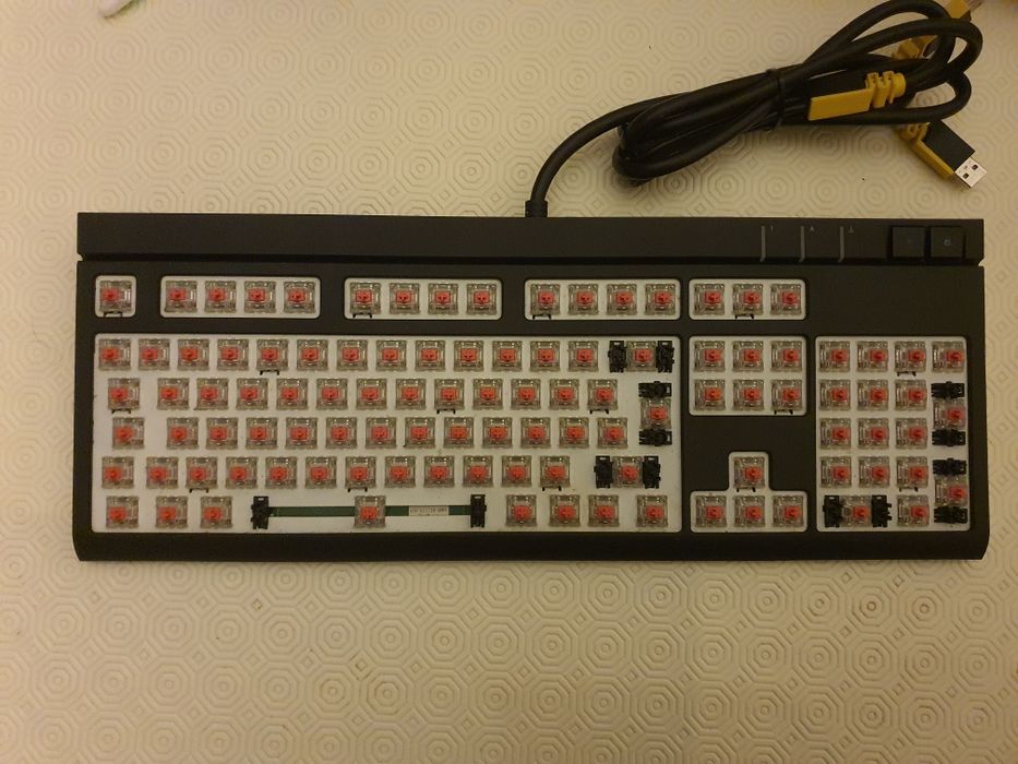 Teclado Corsair Strafe RGB