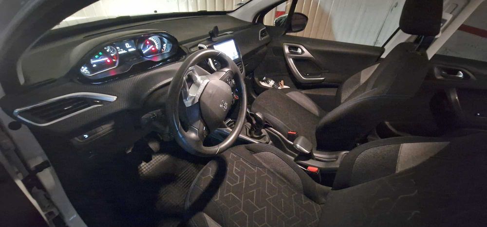 Peugeot 2008 1.2 PureTech Style • 2018 • Apenas 36.300 km • Impecável
