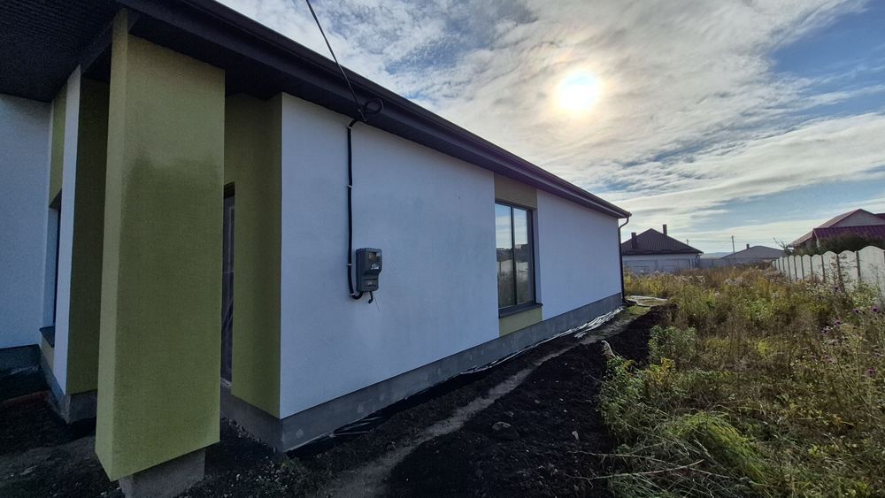 Продам класний котедж  з внутрішніми роботами та великою ділянкою!!!