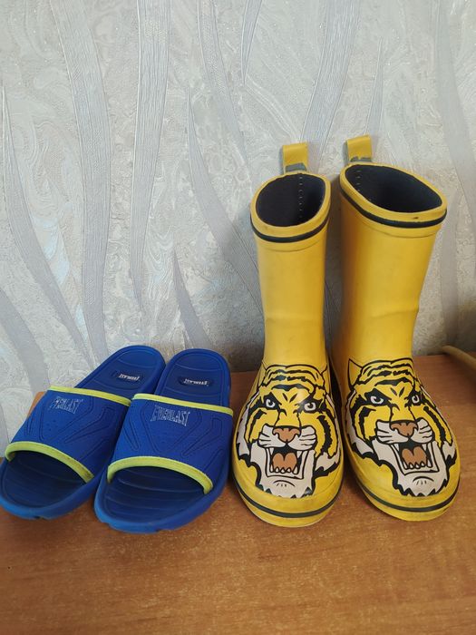 Детские сапожки,тапочки бу.