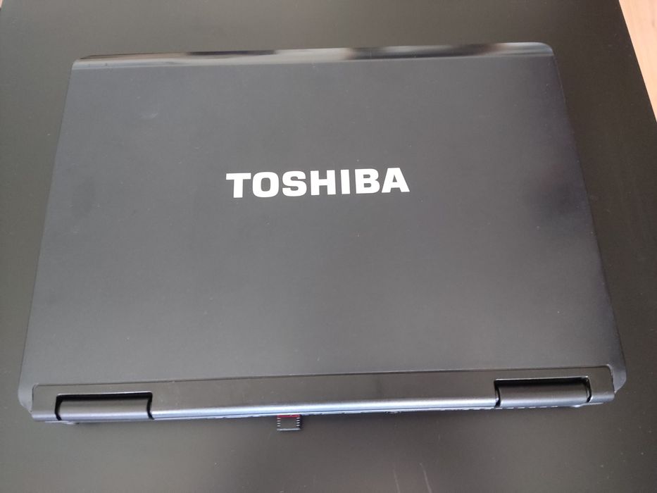 Portátil Toshiba L40-130 em bom estado, Win7, Office 2016 PRO