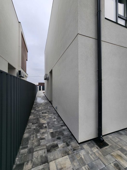 Вітаю. ГАЗ, ЦЕНТРАЛЬНІ КОМУНІКАЦІІ, будинок-дуплекс 125м2; Ліцей#1.