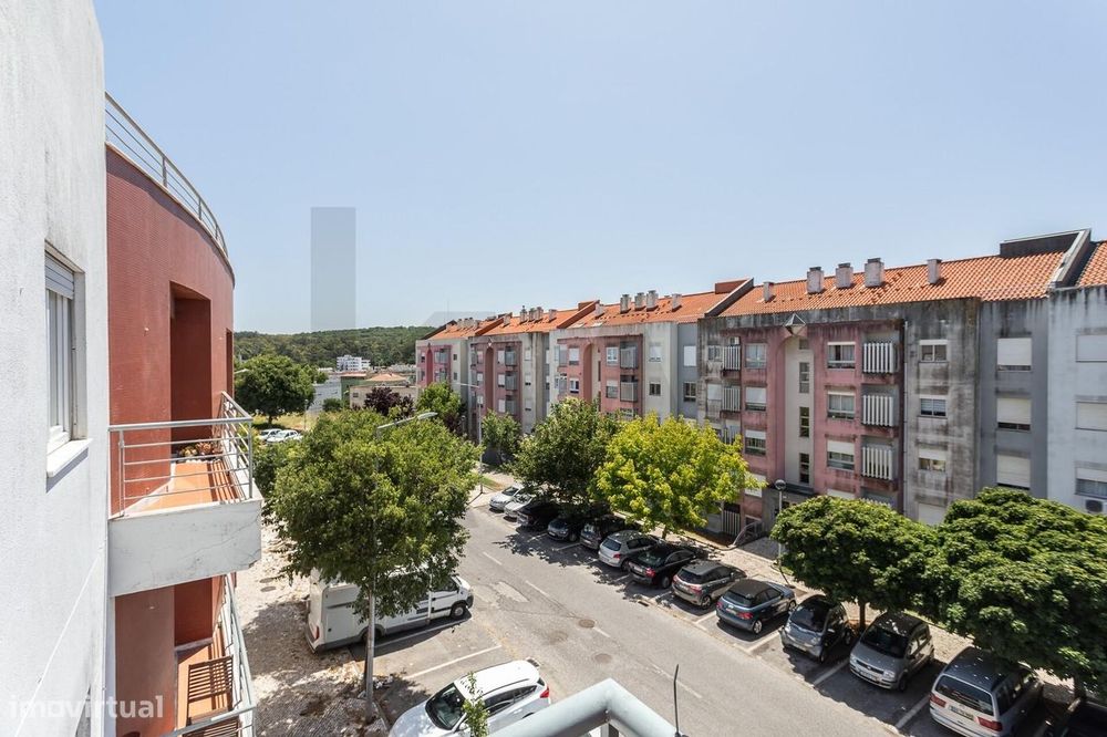 T3 com Varanda e Excelente Luminosidade | Amadora