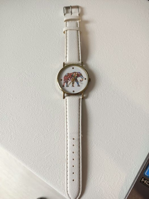 Biały skórzany zegarek tarcza słoń regulowany pasek