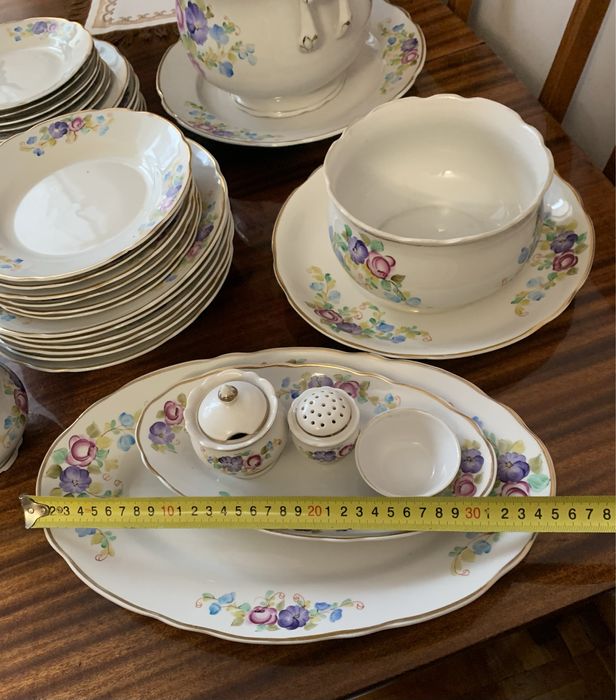 Фарфоровий столовий сервіз