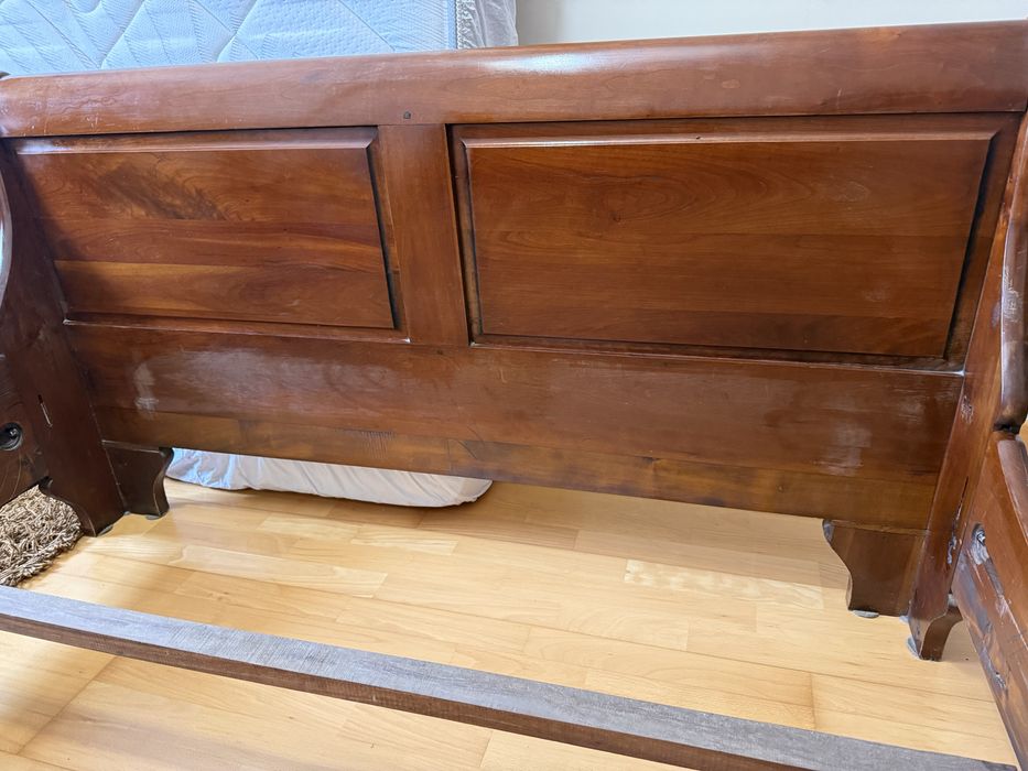 Cama de casal cerejeira em bom estado