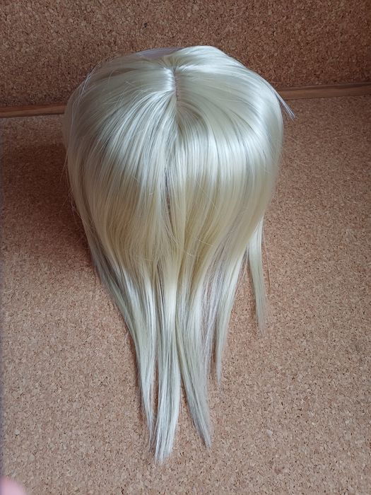 Extensão / topper de cabelo.
Cerca de 35 cm.