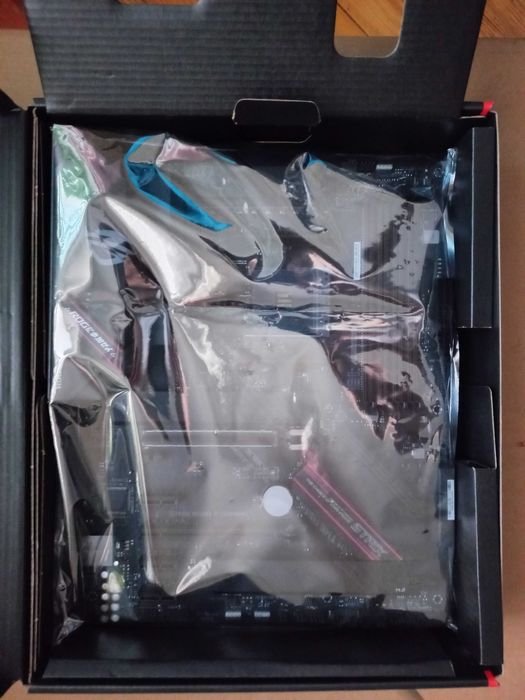 Материнська плата ASUS ROG STRIX B550-F GAMING RGB AM4