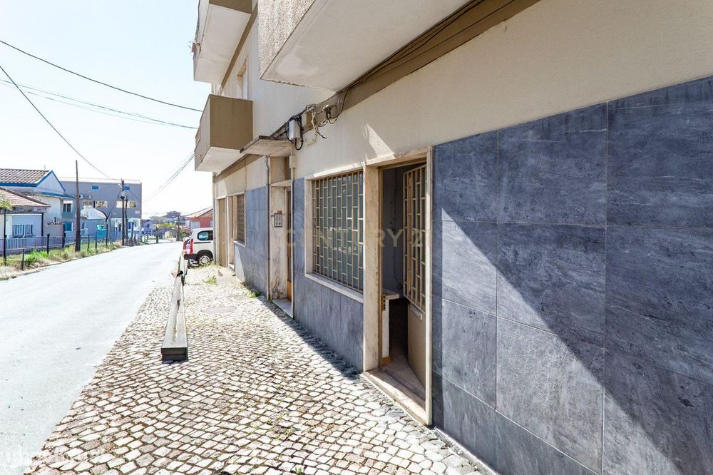 Loja com 61 m² no Bairro do Miratejo – Catujal