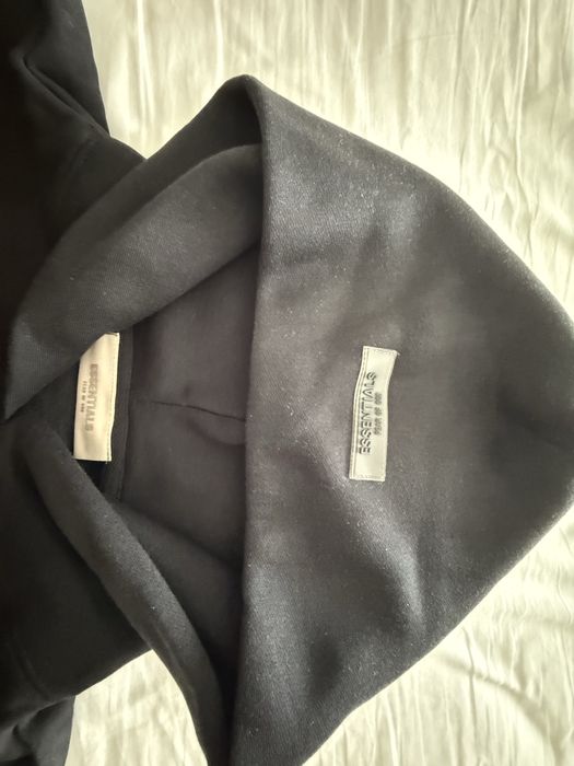 Hoodie preto da Essentials