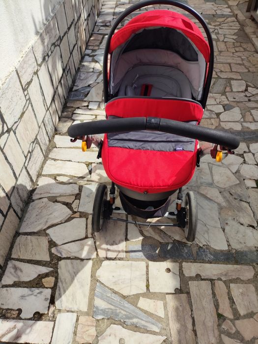 Small stroller with egg-shaped seat425519079941754886