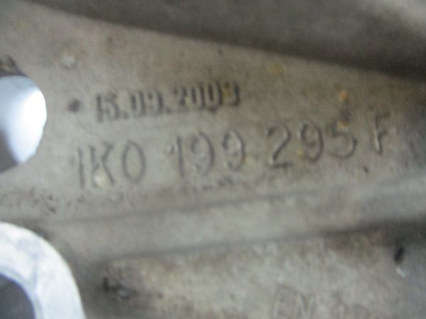 Braço de suspensão frente esquerdo VOLKSWAGEN Touran (1T)