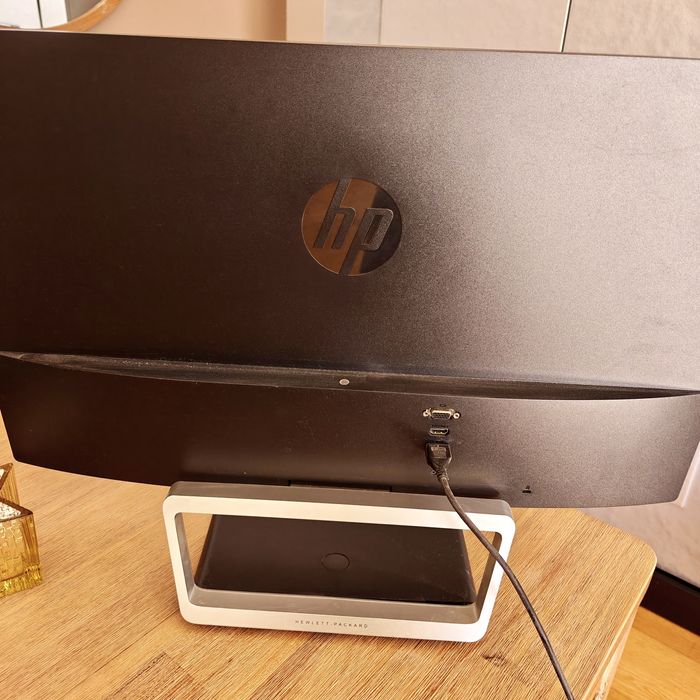 Monito HP Pavilion 27cw 27" IPS FHD 75Hz – Excelente Estado