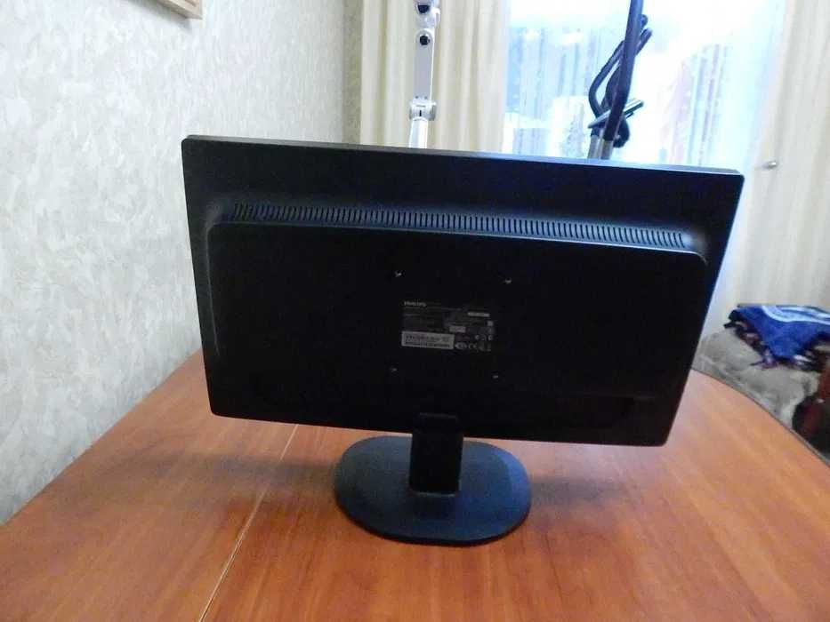 Монитор Philips 221 V2