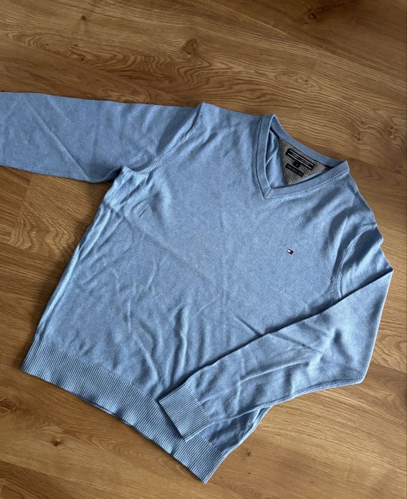 Niebieski sweter Tommy Hilfiger, M, dekolt karo