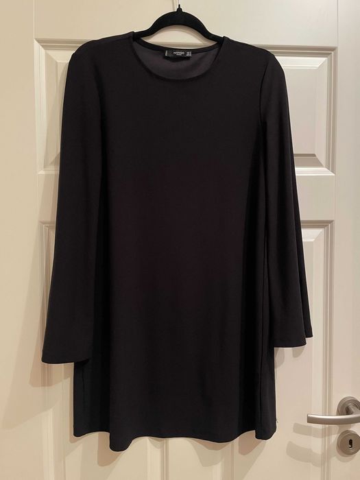 Sukienka Mango minimalistyczna, lekko rozszerzana, retro vibe