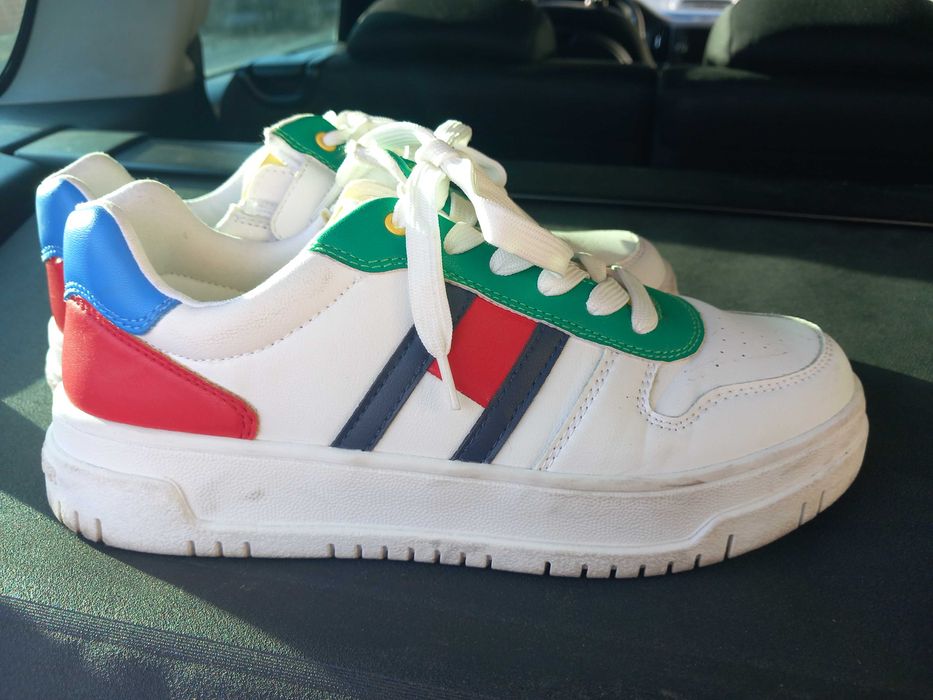 Tenis tommy hilffiger, com muito pouco uso