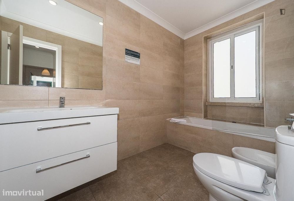 Quarto - localizado em Sete Rios Lisbon