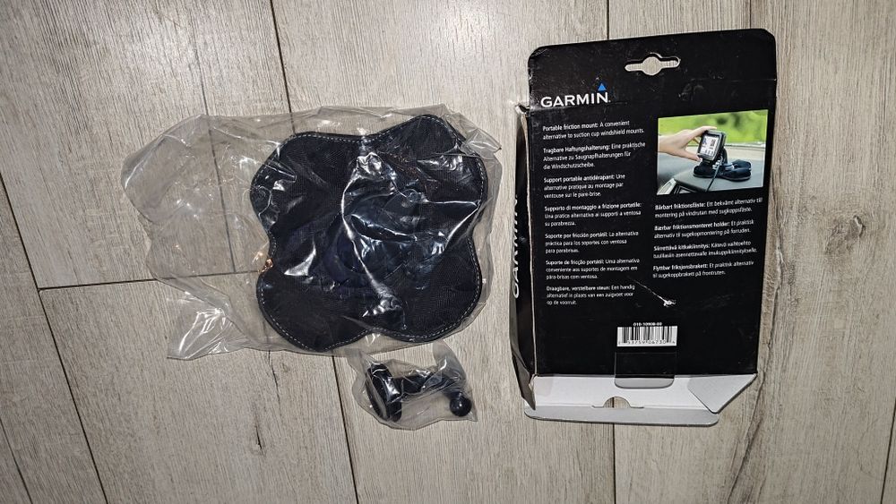 Uchwyt na nawigację Garmin uchwyt samochodowy na deskę