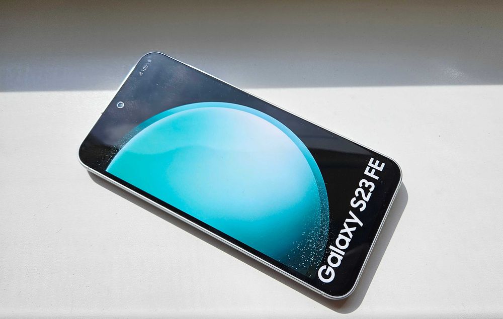 Samsung Galaxy S23 FE 5G (atrapa 1:1)