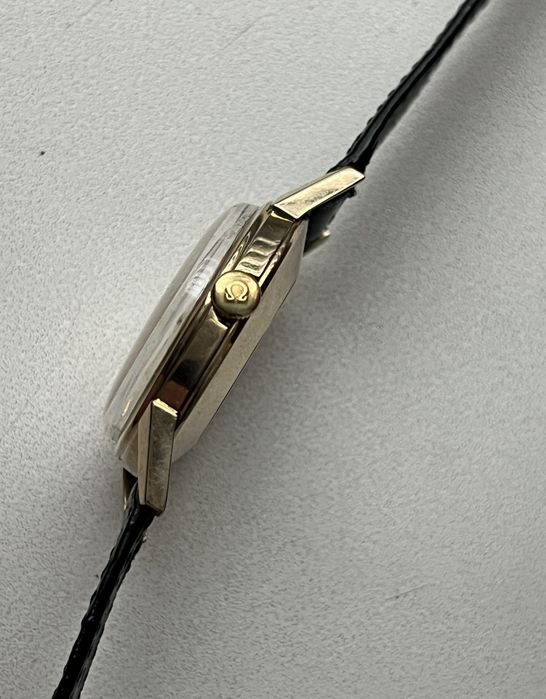 Годинник швейцарский Omega