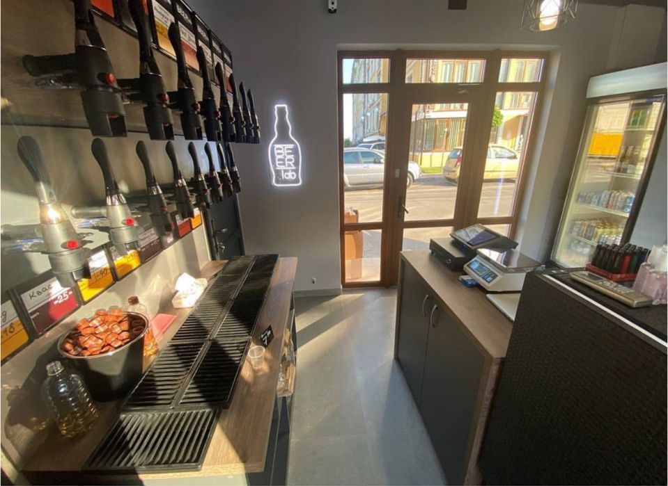 Облаштований прибутковий магазин розливного пива, постійні клієнти