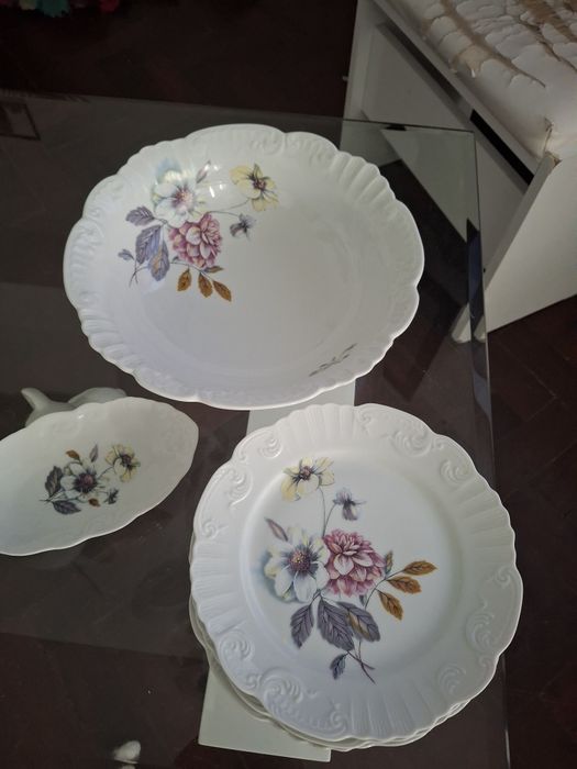 Cheerful Tableware Pieces425231046159912962