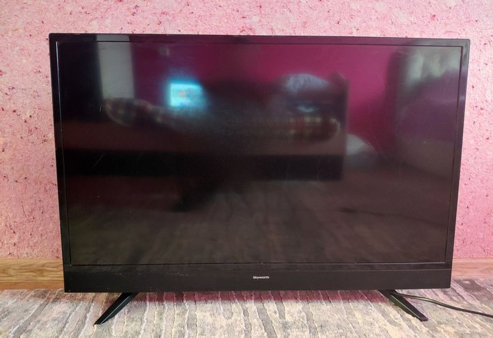 Телевізор 32" Skyworth 32E3 на запчастини!