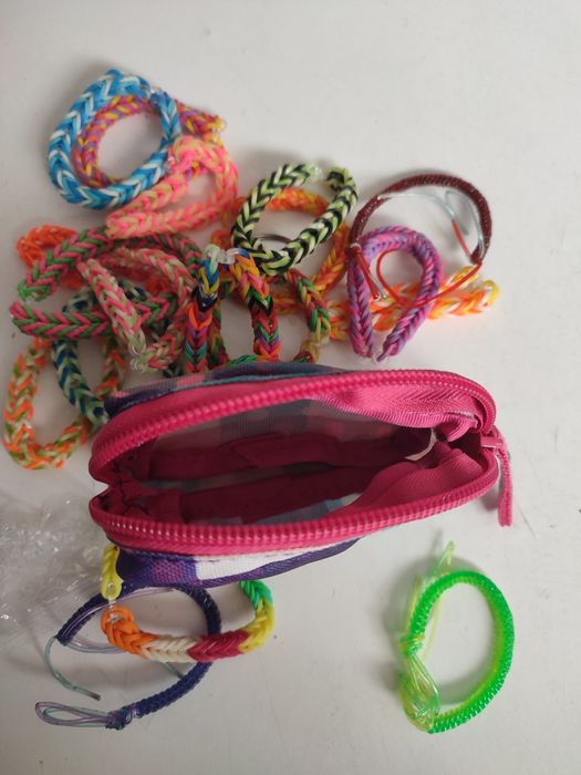 Bolsa pequena + pulseiras de elásticos