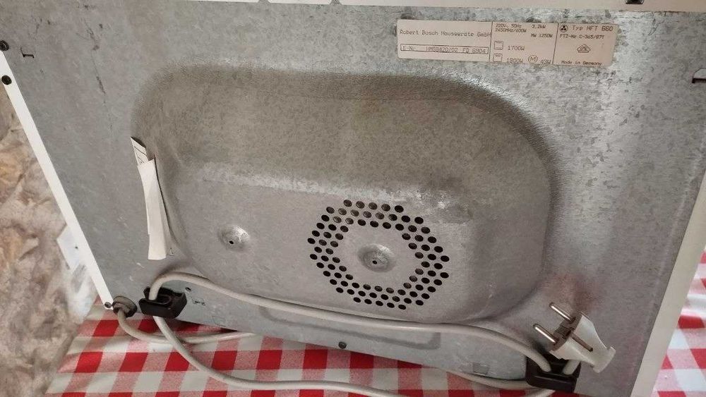 Micro-ondas Bosch HMG 8420 com Grill – Bom Estado