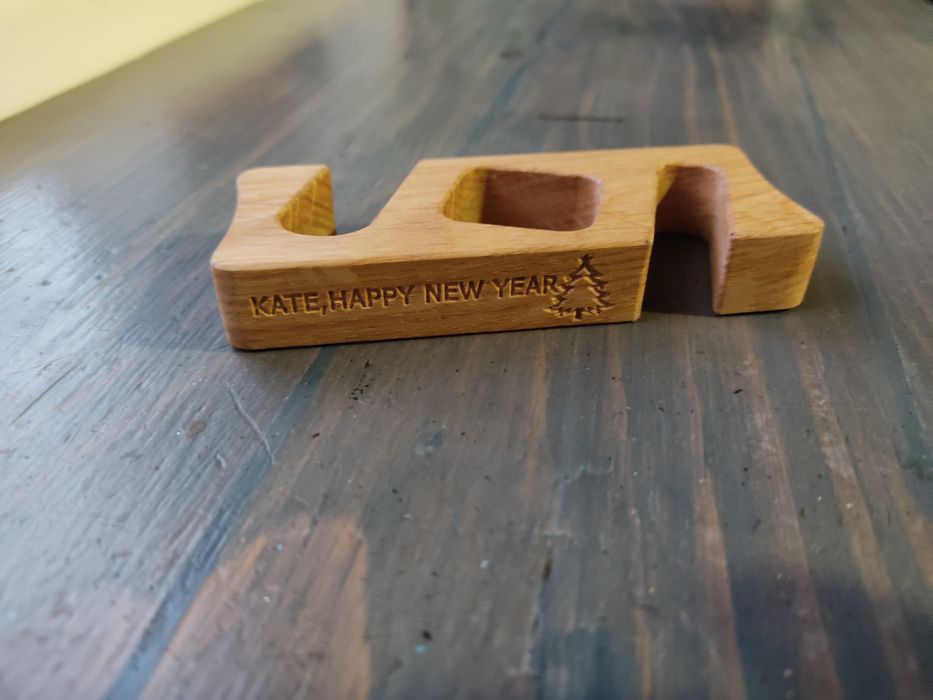 Дерев'яна підставка для телефону, подставка под телефон.