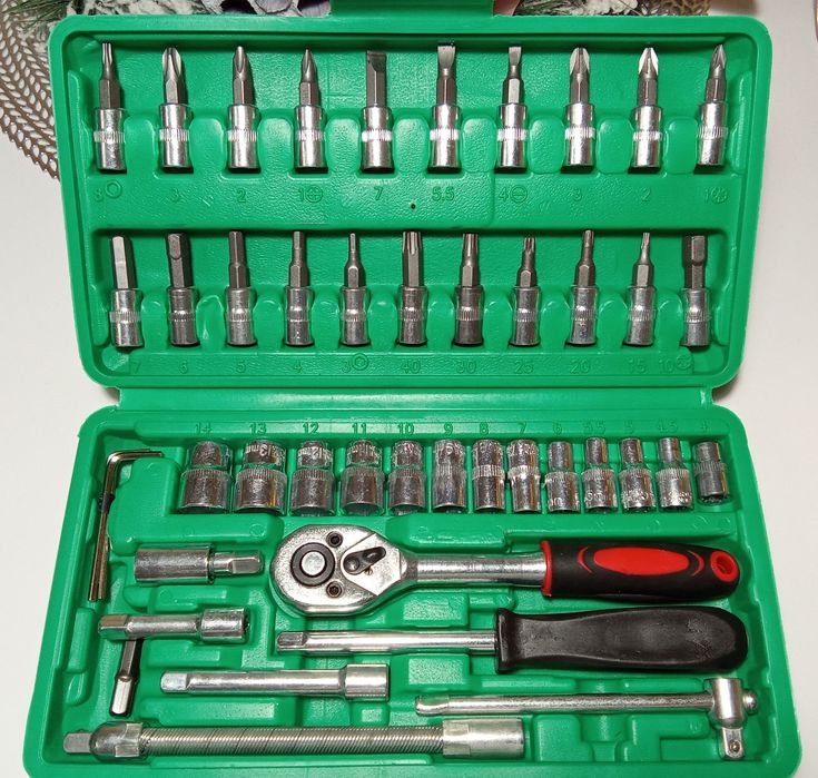 Инструменты для ремонта автомобиля и дома