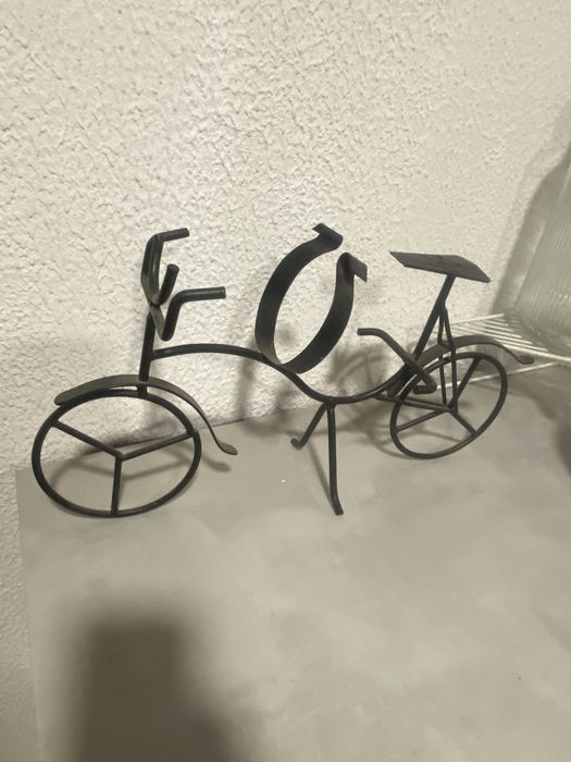 Suporte para garrafa em formato bicicleta